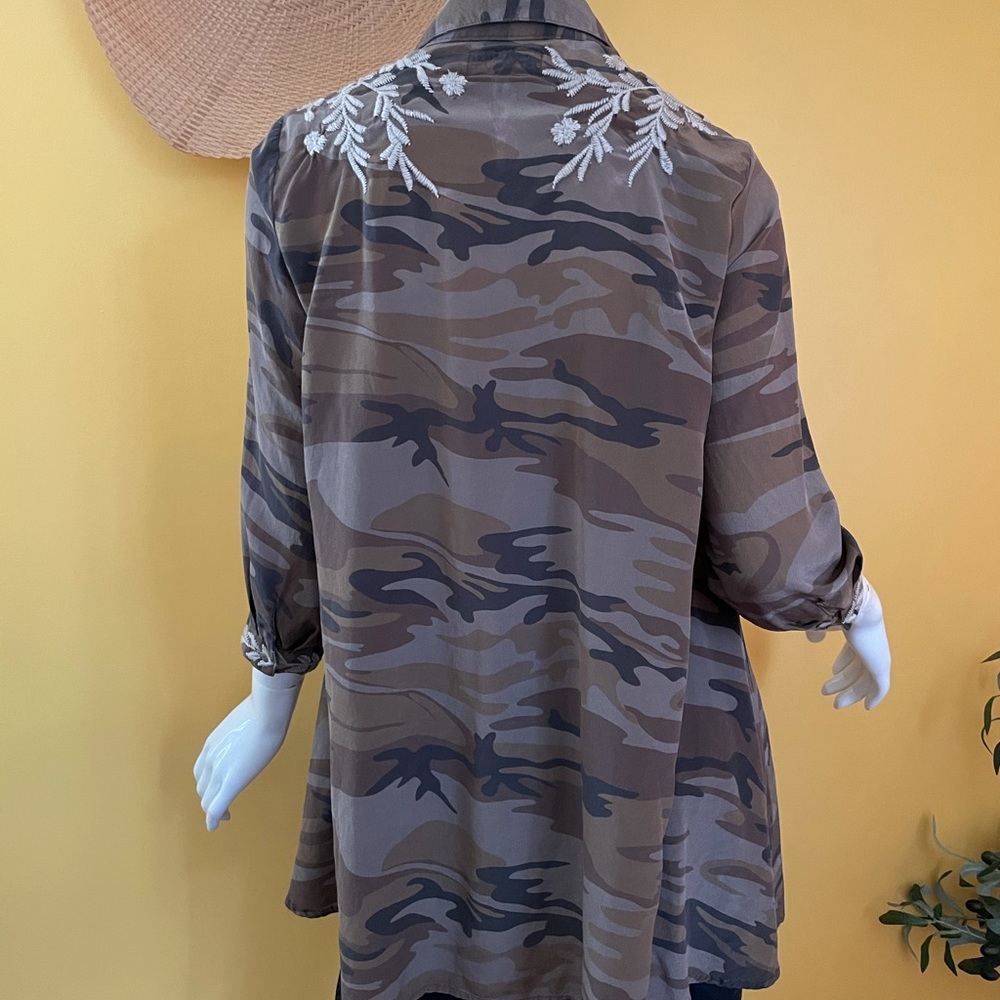 JOHNNY WAS Oversized large ollive lagenlook embroidered silk button down top - Picture 2 of 10